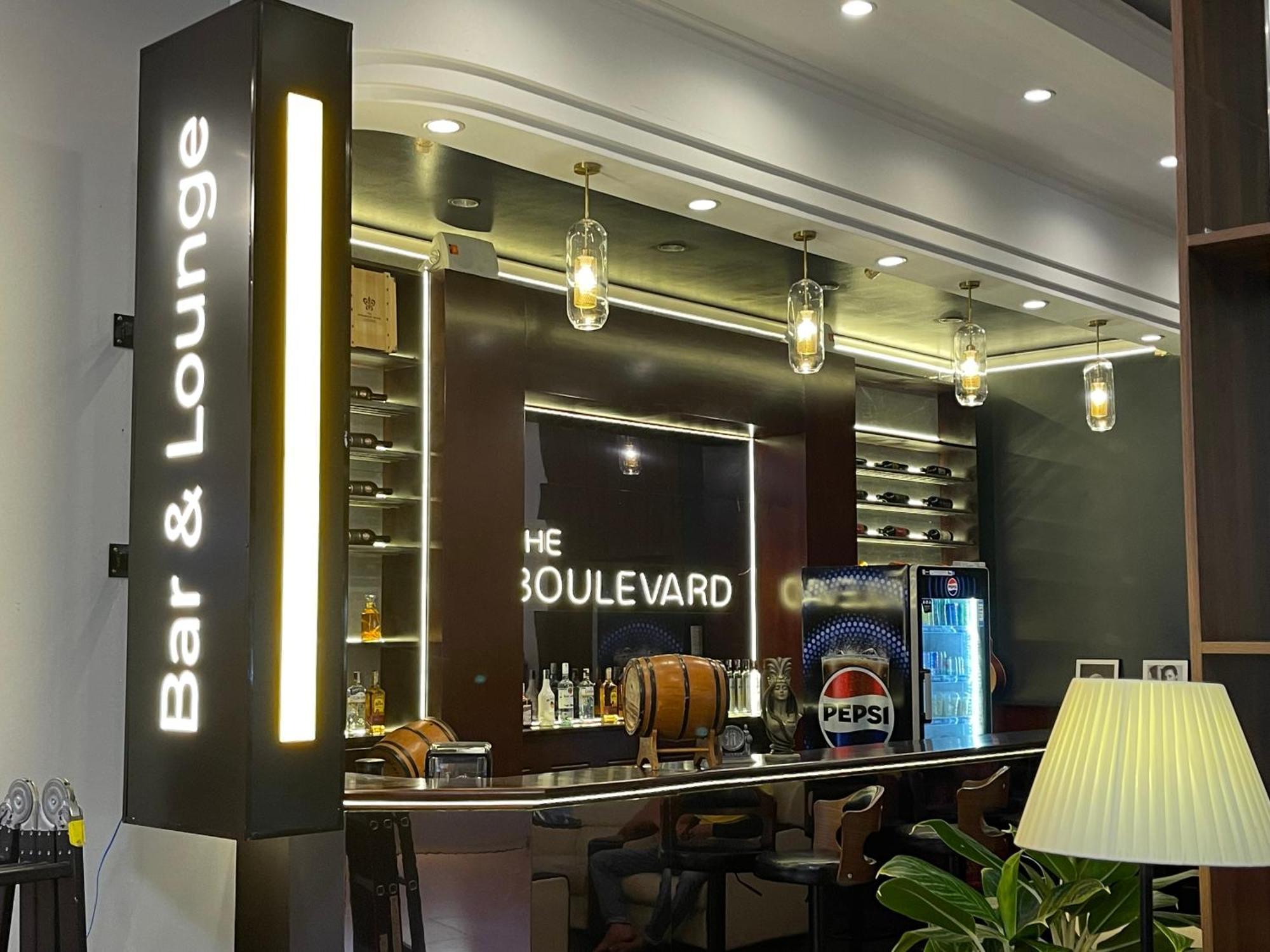 Dong Xuyen Hotel Long Xuyên Exteriör bild