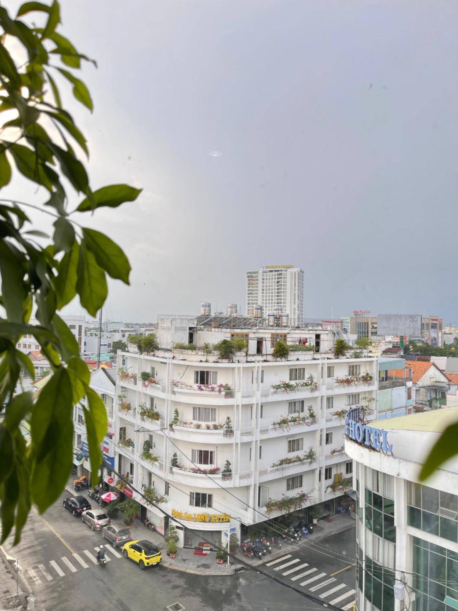 Dong Xuyen Hotel Long Xuyên Exteriör bild